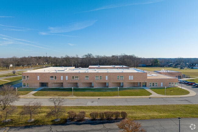Fort Wayne's Shawnee Middle School receives an Overall Niche Grade of C.
