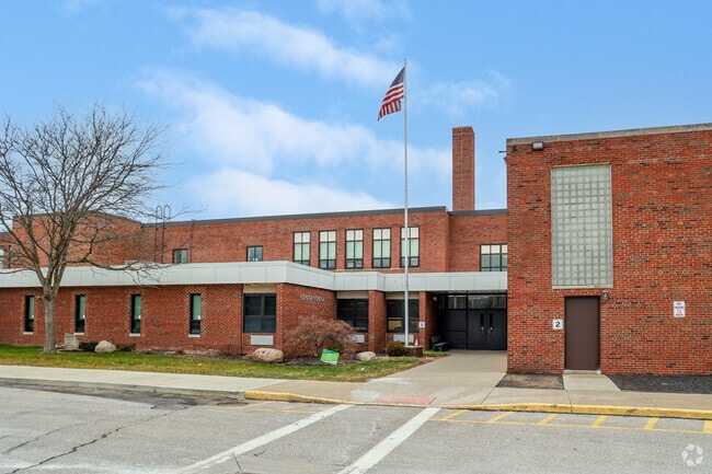 Mayfield Center Elementary School, Mayfield Village