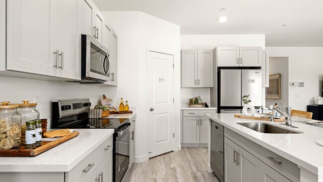 5377 Turwar St, Redding, CA 96002 - photo 4