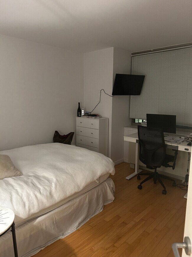 448 W 44th St unit 4, New York, NY 10036 - photo 3