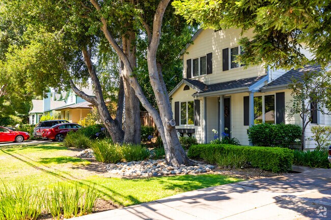 Menlo Oaks is filled with homes of all sizes.