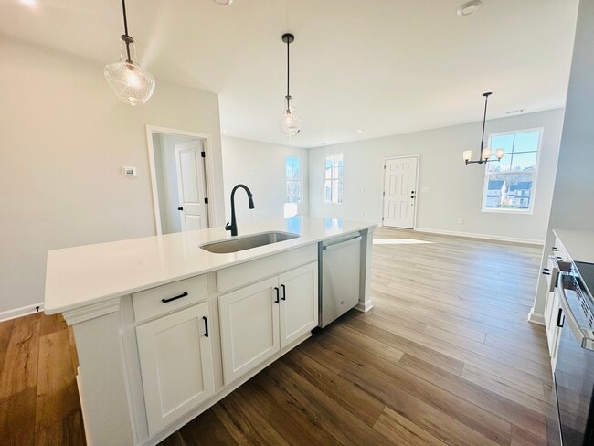 853 York Aly, Acworth, GA 30102 - photo 2