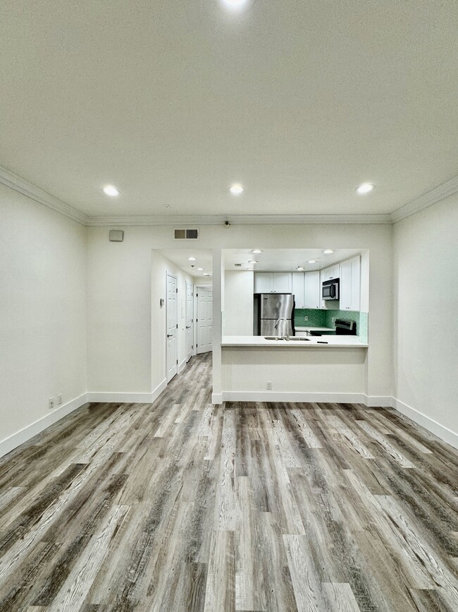 730 W 4th St Unit 110, Long Beach, CA 90802