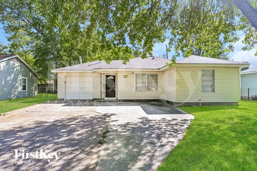 712 Mccardell Dr, Channelview, TX 77530 - photo 1