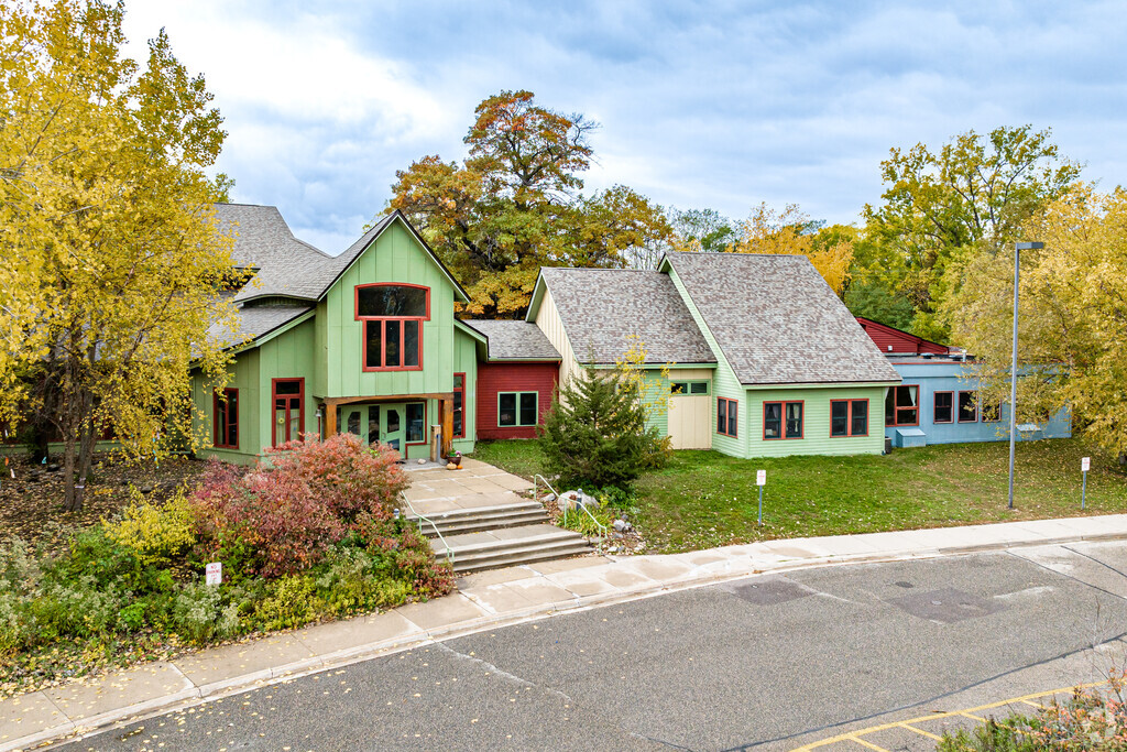 Minnesota Waldorf School serves students from preschool - 8th grade.