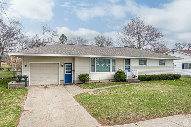 Ranch-style homes are common throughout the Oakview neighborhood.