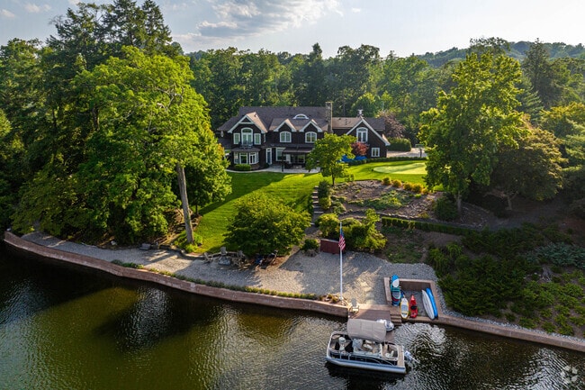 Large private homes can be found surrounding Pines Lake.