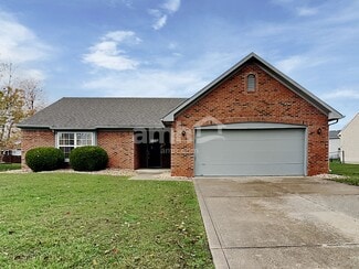 748 Franklin Lakes Blvd, Franklin, IN 46131