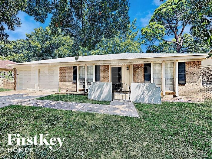 2405 Laredo Ct, Arlington, TX 76015 - photo 1