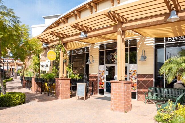 There are many options for lunch in La Colonia.