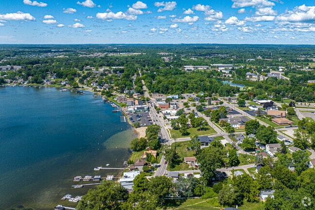 Aerial of waterside homes in Commerce.