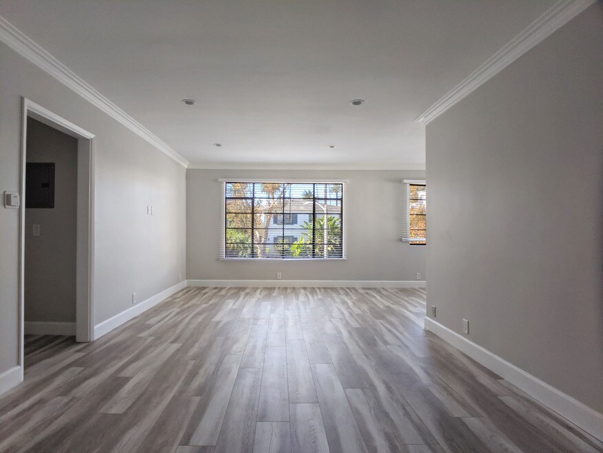 458 S Oakhurst Dr unit 1, Beverly Hills, CA 90212 - photo 1