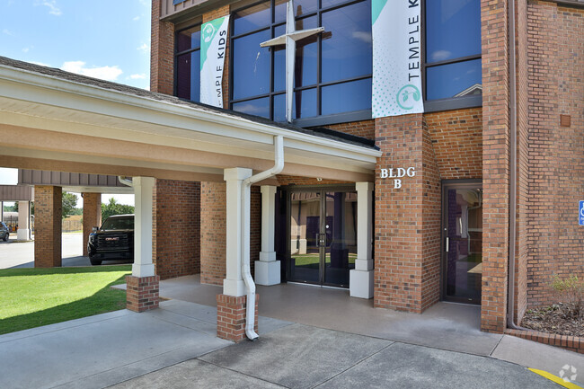 Temple Christian 4