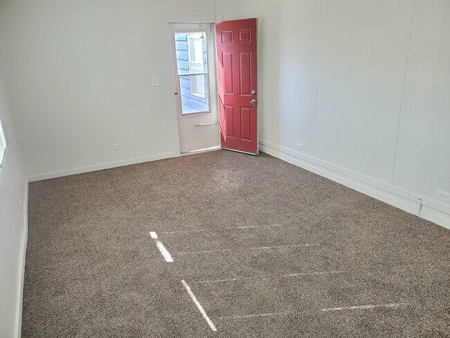 Family room opening onto inlaid brick patio 17x20