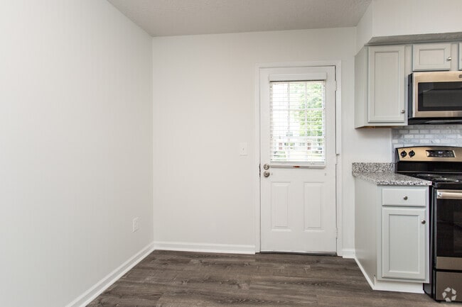 2BR, 1.5BA - 1,080 SF