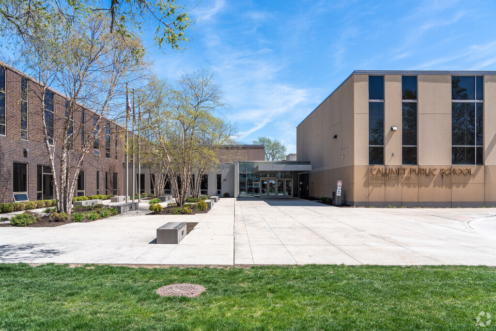 Calumet Middle School in Calumet Park has a C+ rating on Niche.