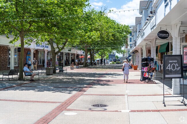 Breathe in the salty sea air as you explore Newport’s delightful Long Wharf Mall.