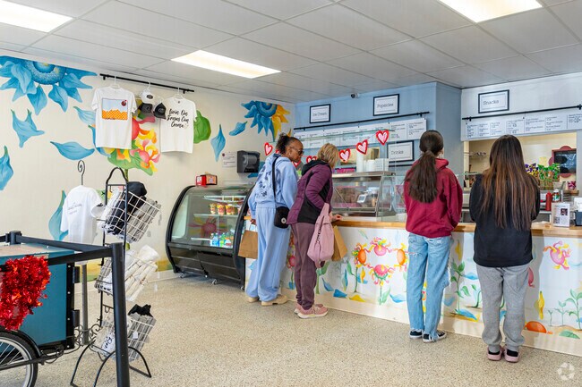 Downtown Fort Morgan offers a delightful dining scene with a variety of eateries, from cozy cafes to family-friendly restaurants. Visitors can savor local flavors while enjoying the vibrant atmosphere and friendly service that define the area.