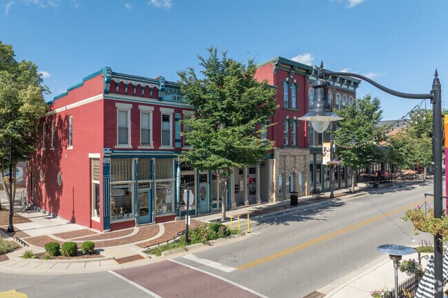 Downtown Historic Jefferson is a great place to take a stroll and shop as you walk to Lafayette.
