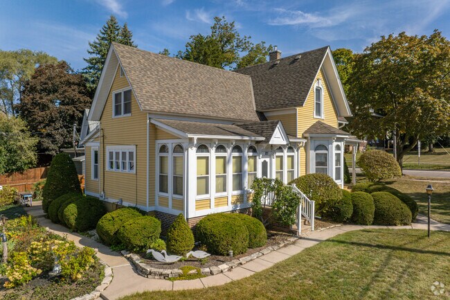 You can find a number of older Victorian style homes in East Dundee.