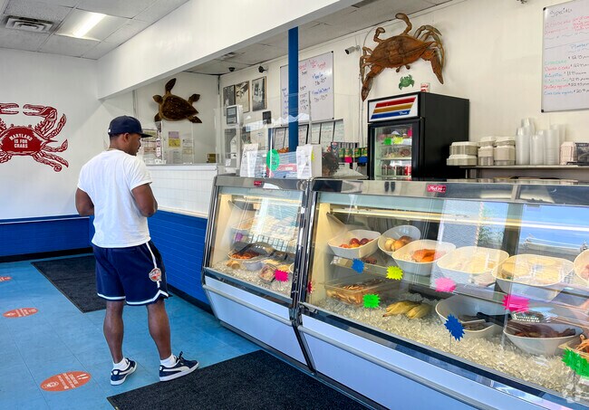 Located in Patterson Place Blue Point Crab House offers daily fresh seafood options.