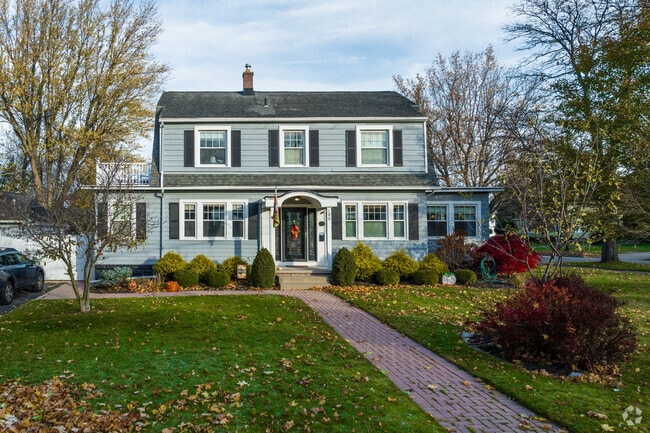 A modern Colonial-style home in Amherst, New York has a cozy feel.
