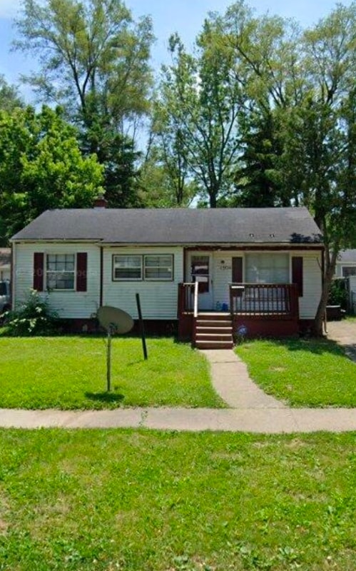 1709 Shamrock Ln, Flint, MI 48504