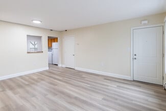 131 Lake Erie St, Middletown, RI 02842