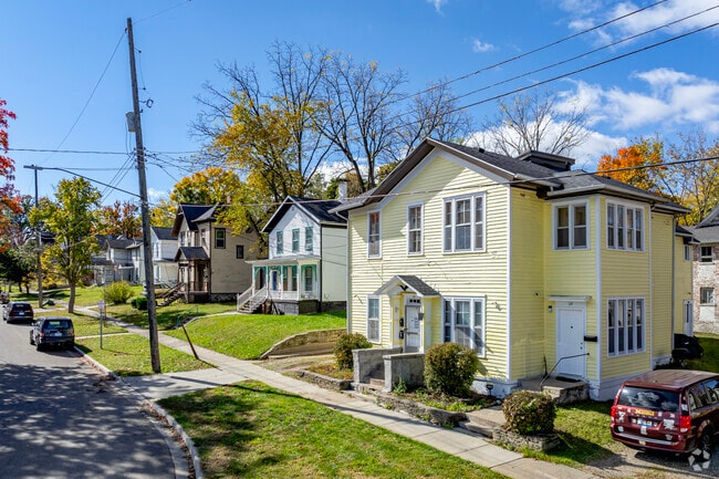 Many of the larger houses in Under the Oaks have been converted to multifamily homes.