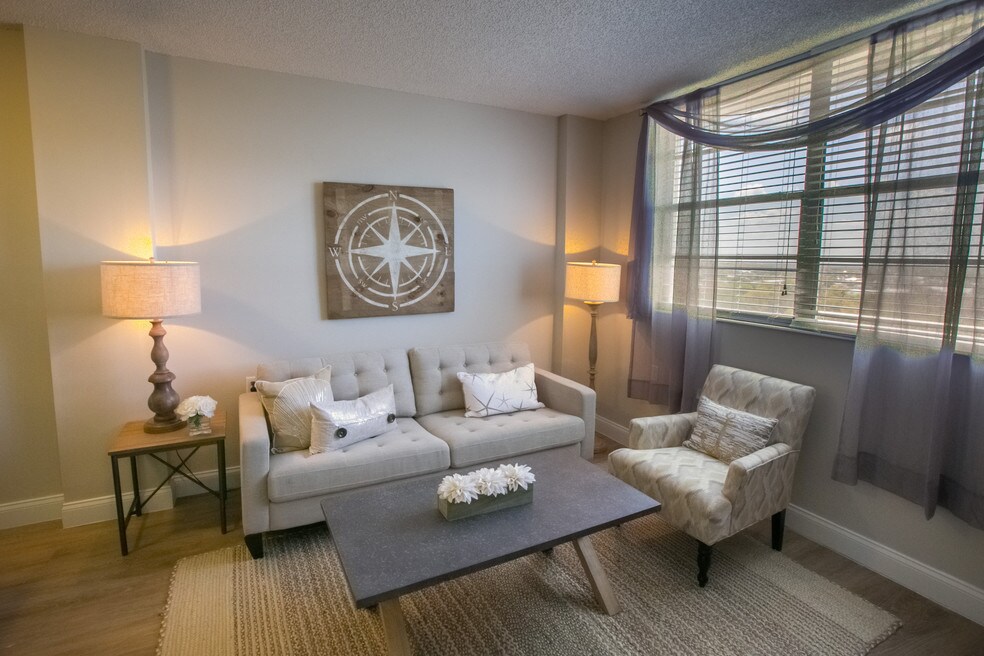 Lakeview Tower-62+ Community, Winter Haven, FL 33880 - photo 1