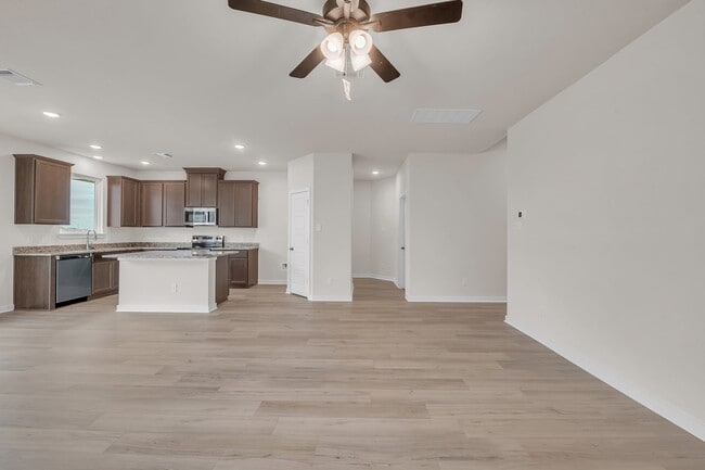 905 James Parker Cir, Killeen, TX 76542 - photo 5