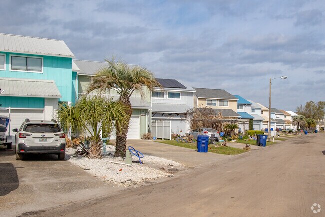 Townhomes are an affordable option for living in Lynn Haven.