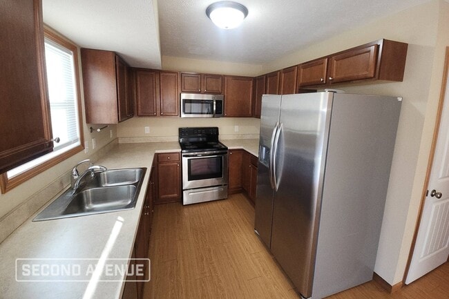 415 Station 44 Place, Painesville, OH 44077 - photo 4