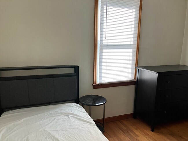 1119 Hillcrest Rd unit Front BR, West Lafayette, IN 47906 - photo 3