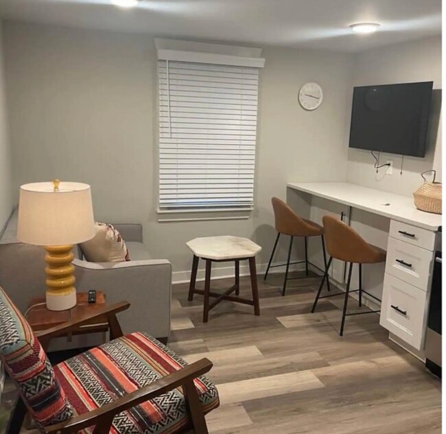 224 Columbus Dr unit LOWER UNIT 1, Savannah, GA 31405 - photo 5