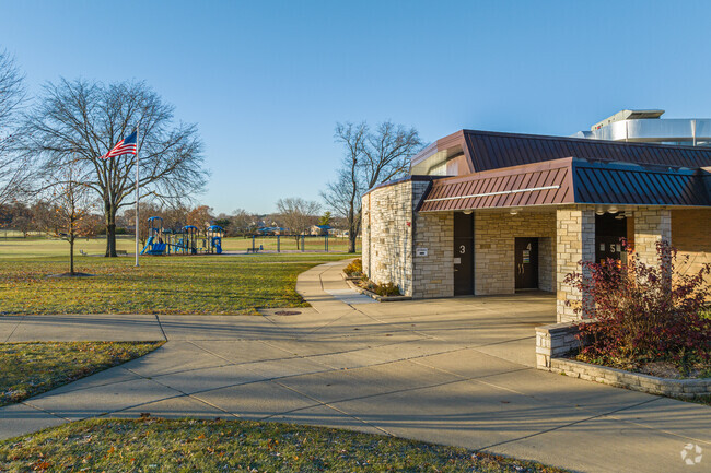 There is a student-teacher ratio of 16 to 1 at Aurora's R.E. Krug Elementary School.
