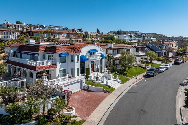 Harbor Ridge homes offer breathtaking ocean and city views in Newport’s gated enclave.