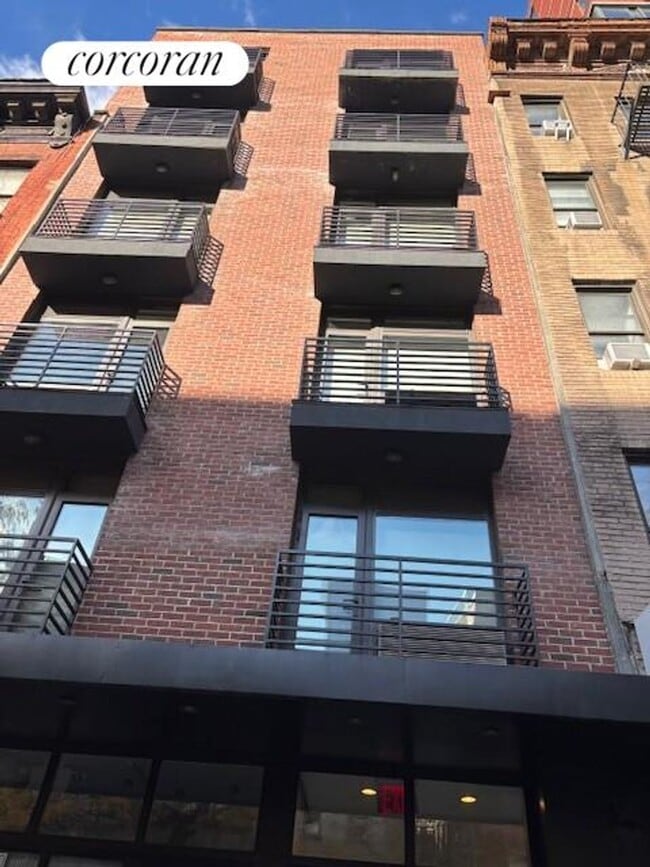 821 9th Ave, New York, NY 10019