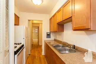 510 W Briar Place, Chicago, IL 60657