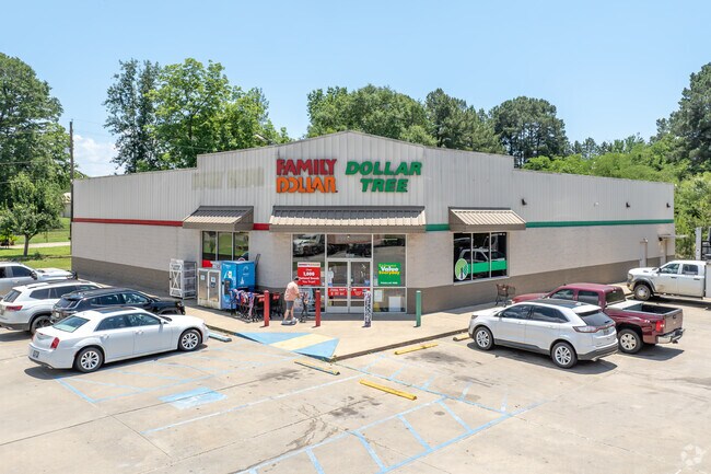 Stanley’s Family Dollar and Dollar Tree combo store brings convenience to local residents.