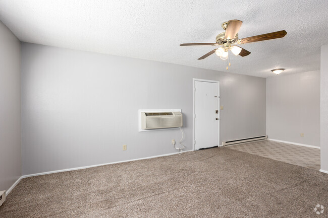 2BD, 1BA - 800SF - Living Room