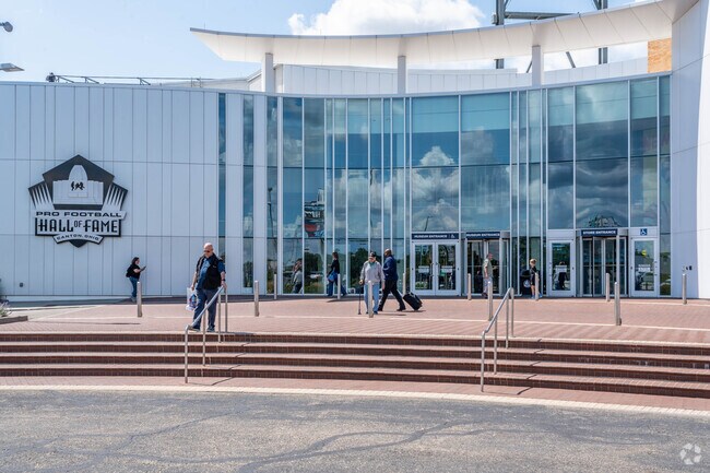 The Pro Football Hall of Fame, a popular tourist spot, is located near Amherst Heights-Clearview.