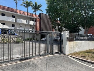 6855 Edgewater Dr Unit 1CN, Coral Gables, FL 33133