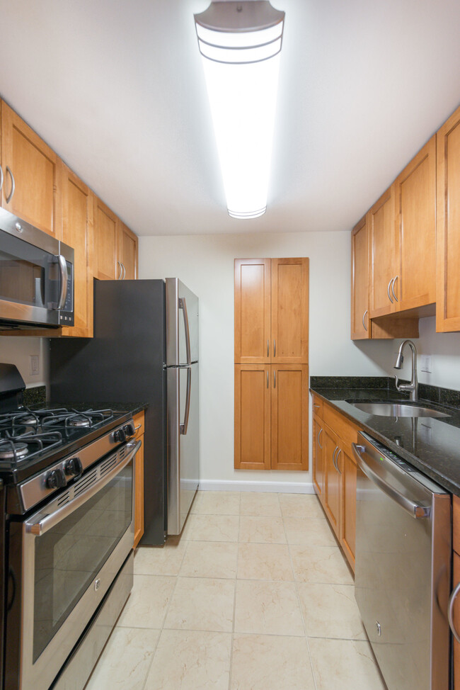 46 Gerry Rd, Chestnut Hill, MA 02467