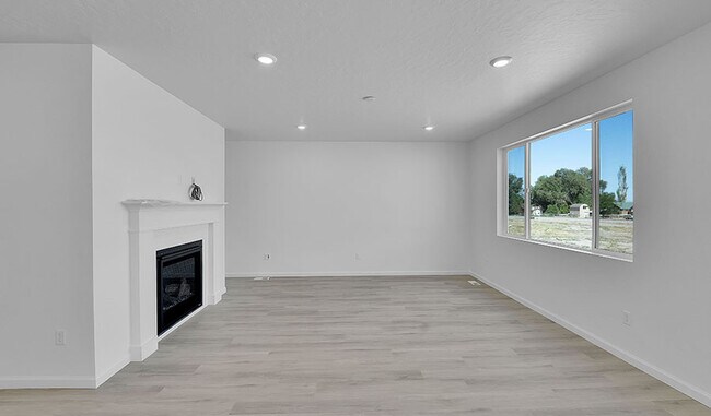 2065 E Burger St, Lake Point, UT 84074 - photo 6