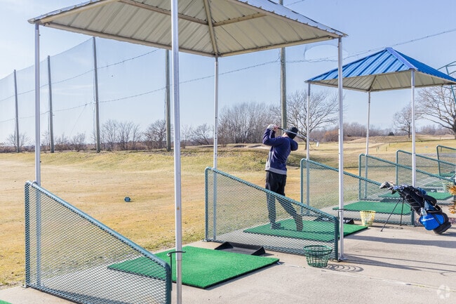Marine Park offers a golf practice range close to Gerritsen Beach.