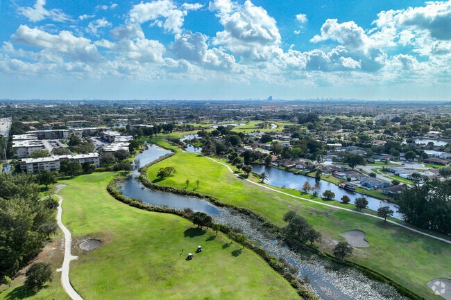 Davie Golf Club's 18-hole course runs throughout the Arrowhead neighborhood.
