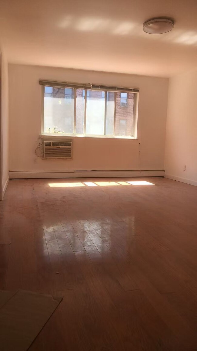 4189 Gleane St Unit 3F, Elmhurst, NY 11373