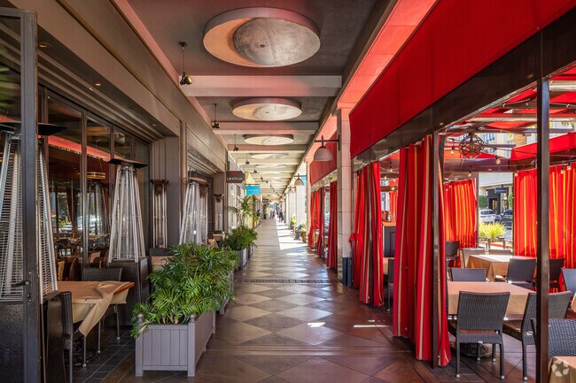 More upscale dining options serve West San Jose residents at nearby Santana Row.