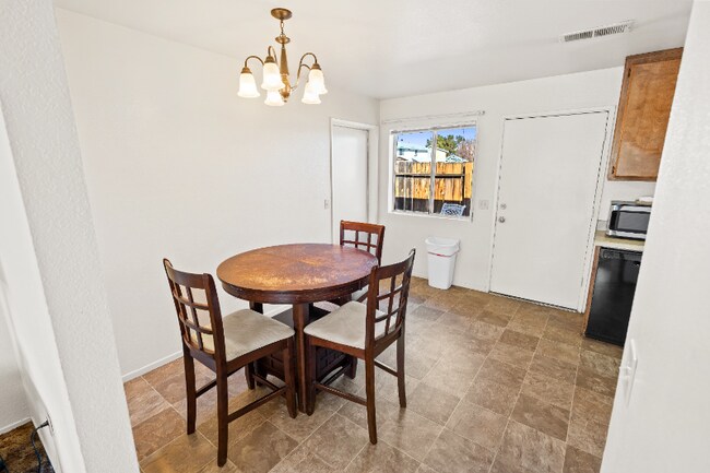 121 N Gateway Blvd, Ridgecrest, CA 93555 - photo 6